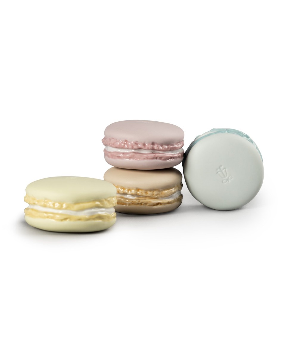 "Macarons de Porcelana Lladró en crema, rosa, azul y amarillo"