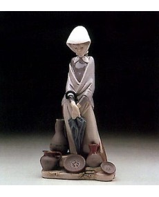 Ceramics Seller Woman Lladro Porcelaine 01005081