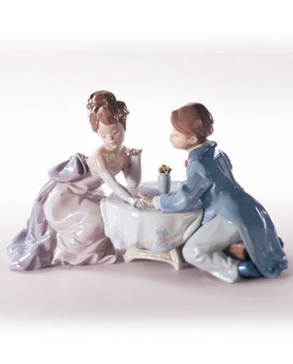 Lladro A Little Romance Porcelain Figurine