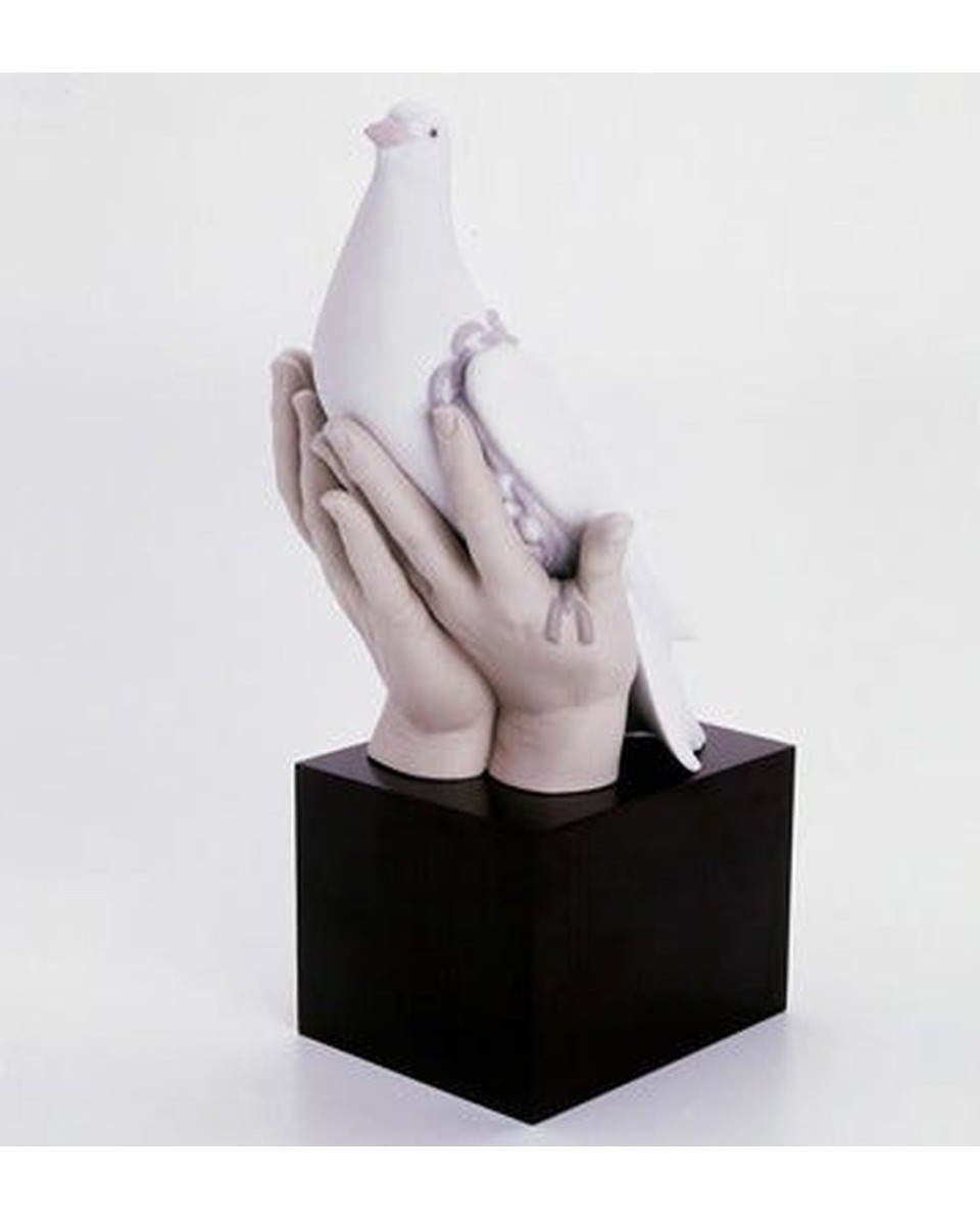 TicTacArea: Hands of Love Lladro Porcelain 01017210