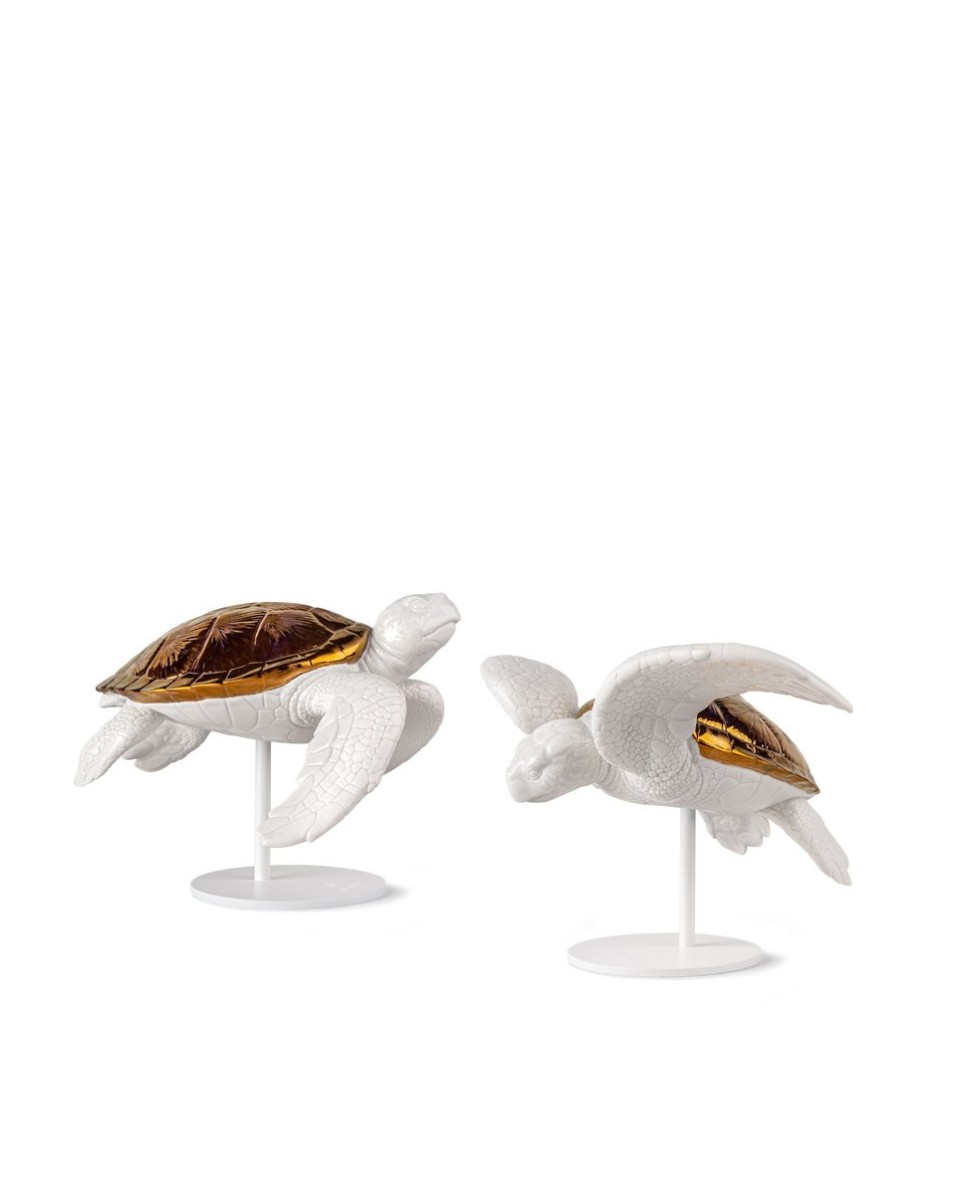 "Sea Turtles Couple: Lladro Porcelain Sculpture - White/Copper"