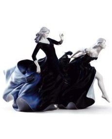 Lladro Night Approaches Figurine - TicTacArea