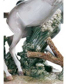 Lladro 01001420 BORN FREE 010.01420