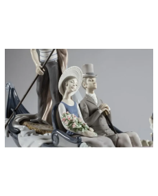 Lladro 01001350 Figurine IN THE GONDOLA