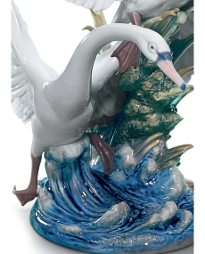 Lladro 01005912 Figurine SWANS TAKE FLIGHT