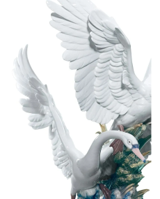 Lladro 01005912 Figurine SWANS TAKE FLIGHT