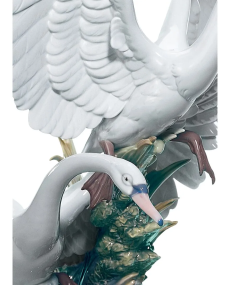 Lladro 01005912 Figurine SWANS TAKE FLIGHT