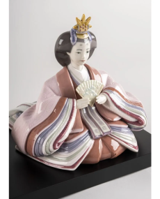 Figura Hina Dolls. Beige y rosa Porcelana Lladró 01009543  