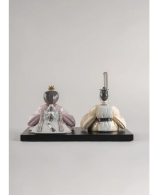 Hina Dolls Figurine. Beige & pink Lladró Porcelain 01009543