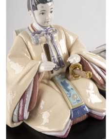 Hina Dolls Figurine. Beige & pink Lladró Porcelain 01009543