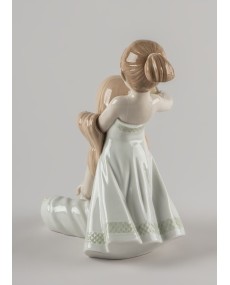 Combing Your Hair Sculpture Lladró Porcelain 01009587