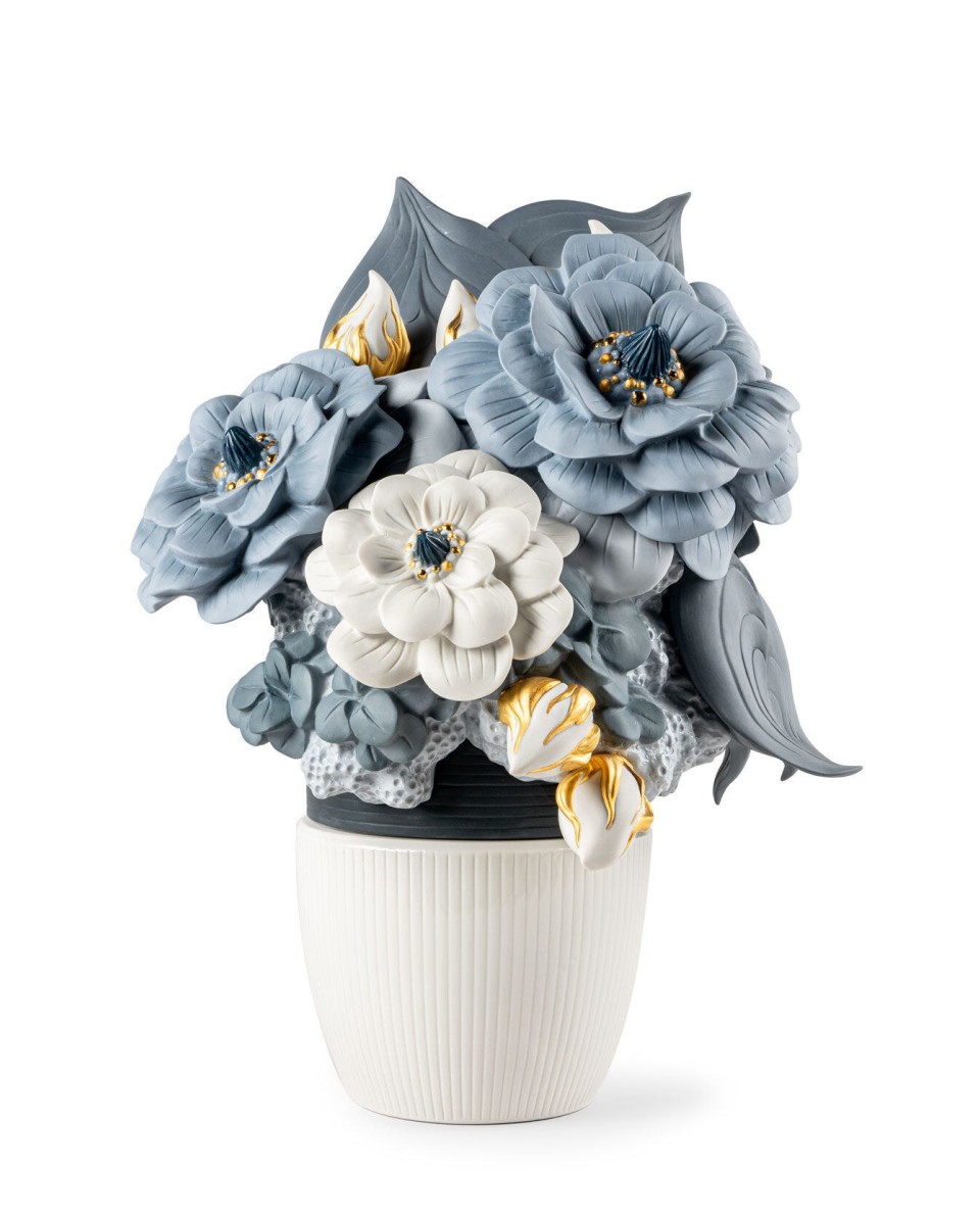 Blue Vase with Flowers: Lladró Porcelain 01009697