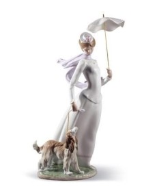 "DAMA CON CHAL Lladro 01008679: Porcelana elegante"