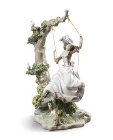 Figura Lladro COLUMPIÁNDOSE: delicadeza em porcelana