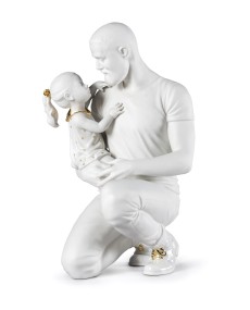 Porcelana Lladró In Daddy's Arms: Elegância em Branco e Ouro