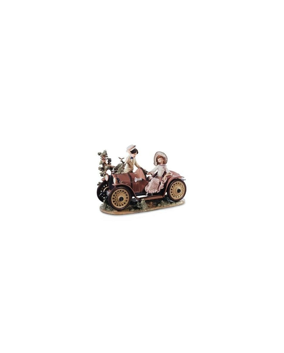 Lladro Young Couple with Car Figurine - TicTacArea