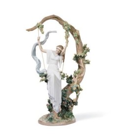 Lladro 01001901 Figurine: Living in a Dream