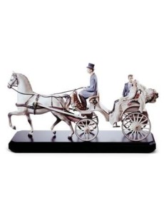 Lladro Bridal Carriage: Elegance in Porcelain