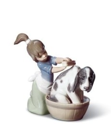 Lladro 01005455 BASHFUL BATHER: Encanto em porcelana