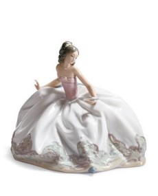 Lladro 01005859 AT THE BALL: Elegância em porcelana