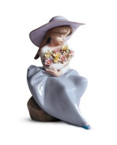 Lladro 01005862 FILLETTE AVEC BOUQUET - TicTacArea