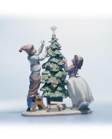 Lladro 01005897: Arreglando el Árbol de Navidad