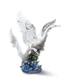 Lladro Swans Take Flight Figurine - TicTacArea