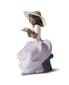 Lladro DOUX PARFUM: Exquisite Fragrance Figurine