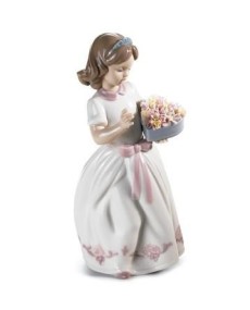 Lladro 01006915 Figurine: Perfect Gift for Someone