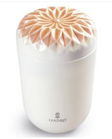 Echoes of N. candle-Gardens of Valencia Lladró Porcelaine 01040145