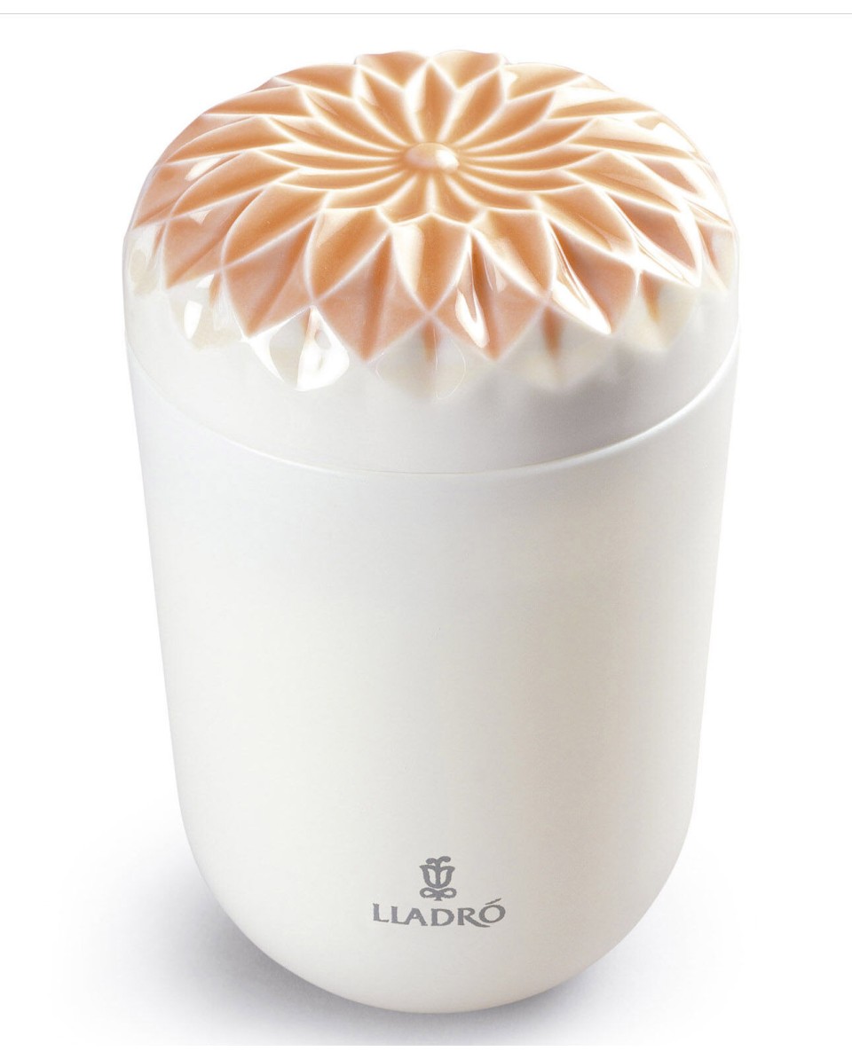 Echoes of N. candle-Gardens of Valencia Lladró Porcelaine 01040145