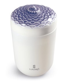 Echoes of N. candle-A Secret Orient Lladró Porcelaine 01040146