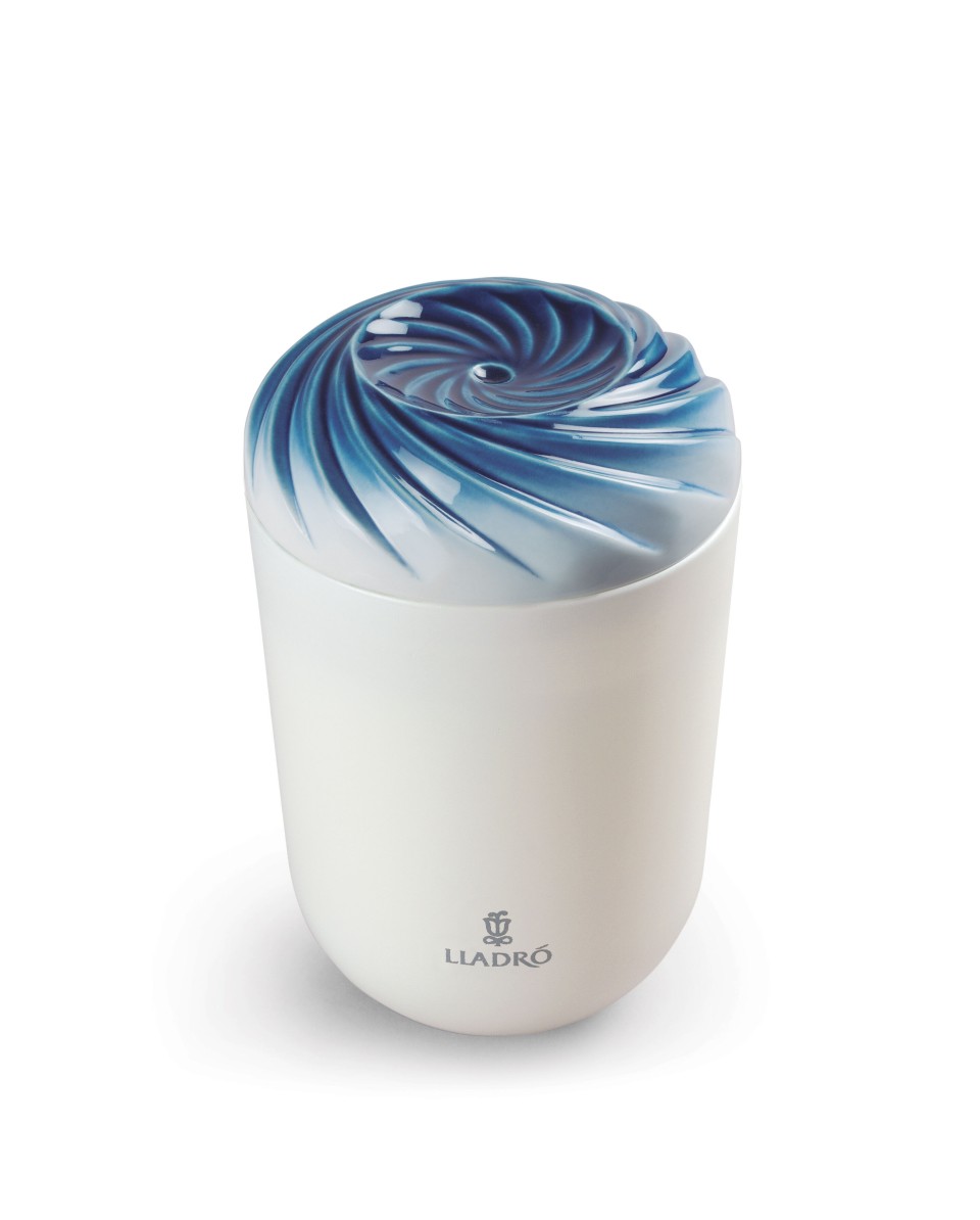 Echoes of N. candle-Unbreakable spirit Lladró Porcelain 01040152