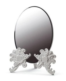 Lladro Vanity Mirror White Figurine - TicTacArea