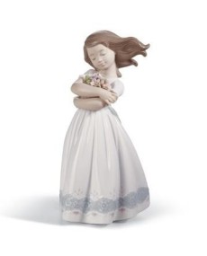 Lladro Tender Innocence Figurine - TicTacArea