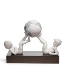 Lladro Fraternitas Figurine - TicTacArea.com